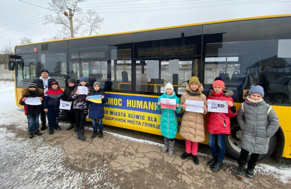 Z Gliwic na Ukrainę. Podarowanie autobusu mieszkańcom ukraińskiej wsi