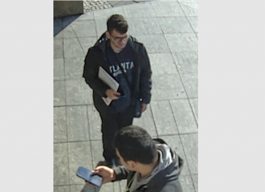 Wprowadzili w błąd i okradli pokrzywdzonego. Poznajesz tych mężczyzn?