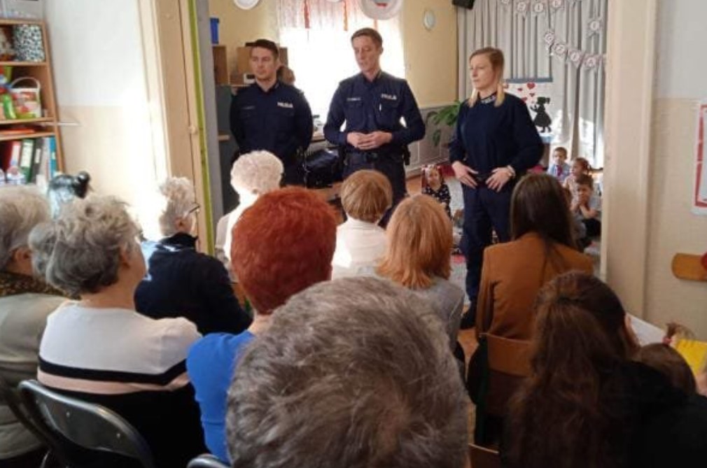 Jak nie dać się oszukać? Dzielnicowi na spotkaniu z seniorami