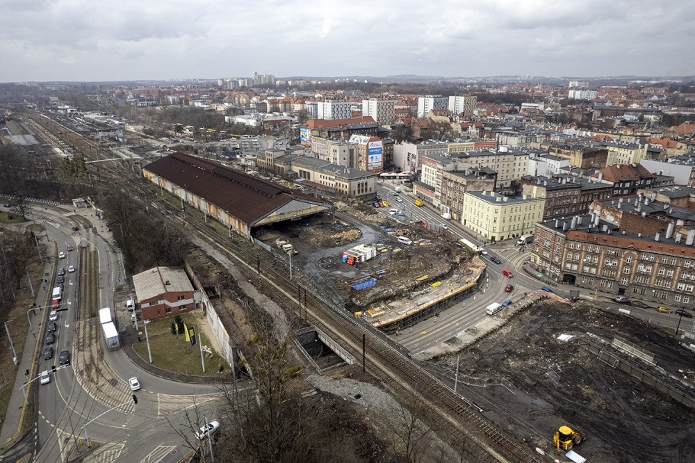 Kolejna zmiana organizacji ruchu na pl. Wolskiego. Zmiany również na ul. Sikorskiego