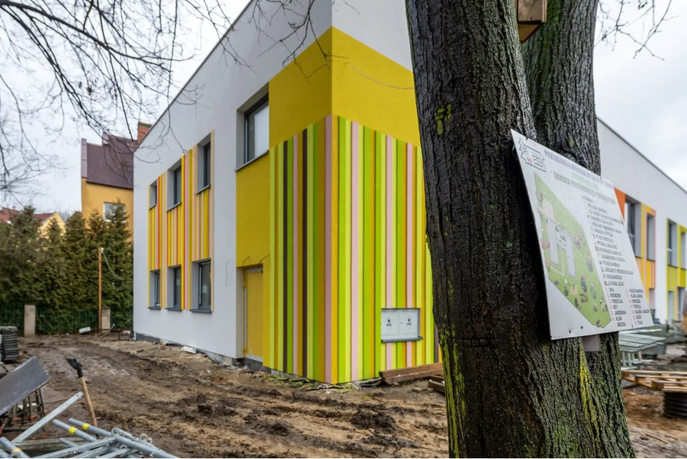 Elewacja nowego przedszkola w Miechowicach prawie gotowa. Pozostały prace wykończeniowe