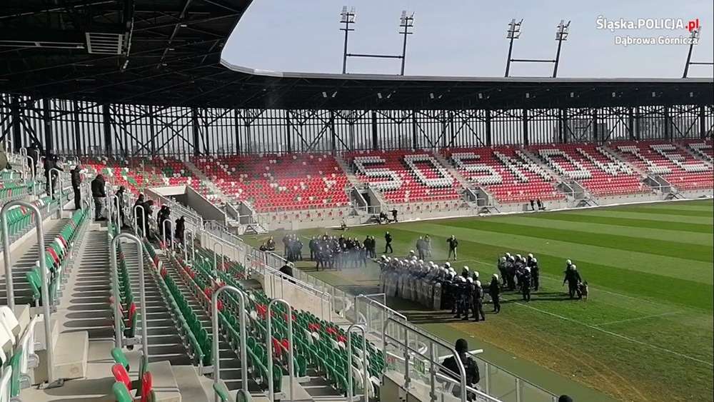 Szkolenie dąbrowskich policjantów na stadionie Zagłębia