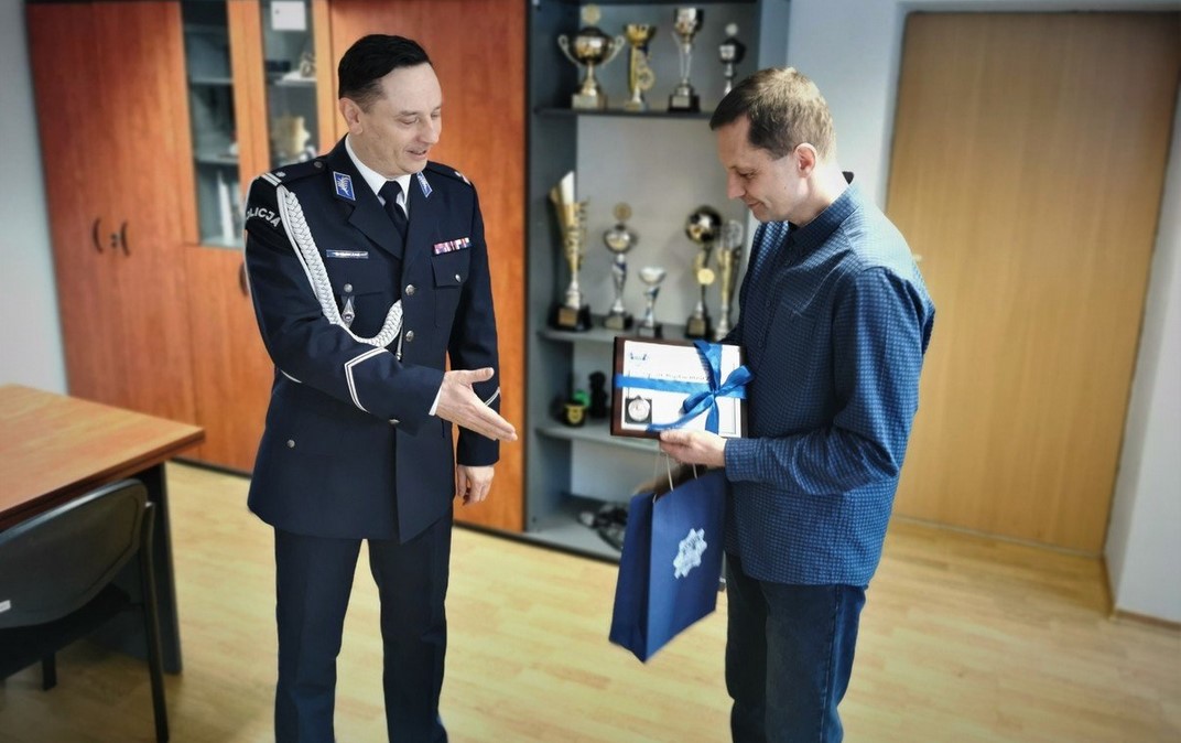 Dyżurny Komendy Powiatowej Policji w Mikołowie żegna się ze służbą