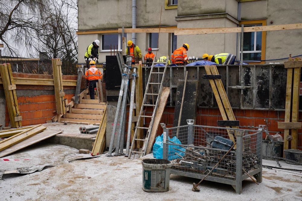 Na placu rozbudowy Szkoły Podstawowej nr 21 praca wre!