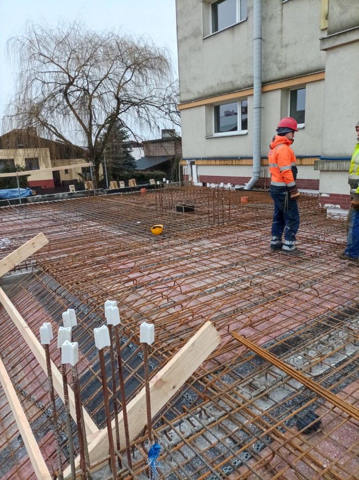 Na placu rozbudowy Szkoły Podstawowej nr 21 praca wre!