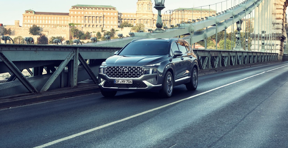 Hyundai Santa Fe z nowoczesnym napędem hybrydowym i w bardzo atrakcyjnej cenie