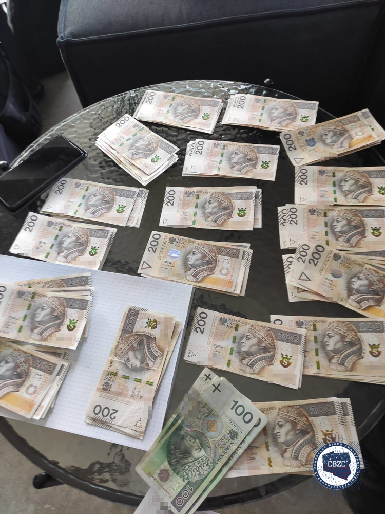 Odpowiedzą za oszustwa internetowe