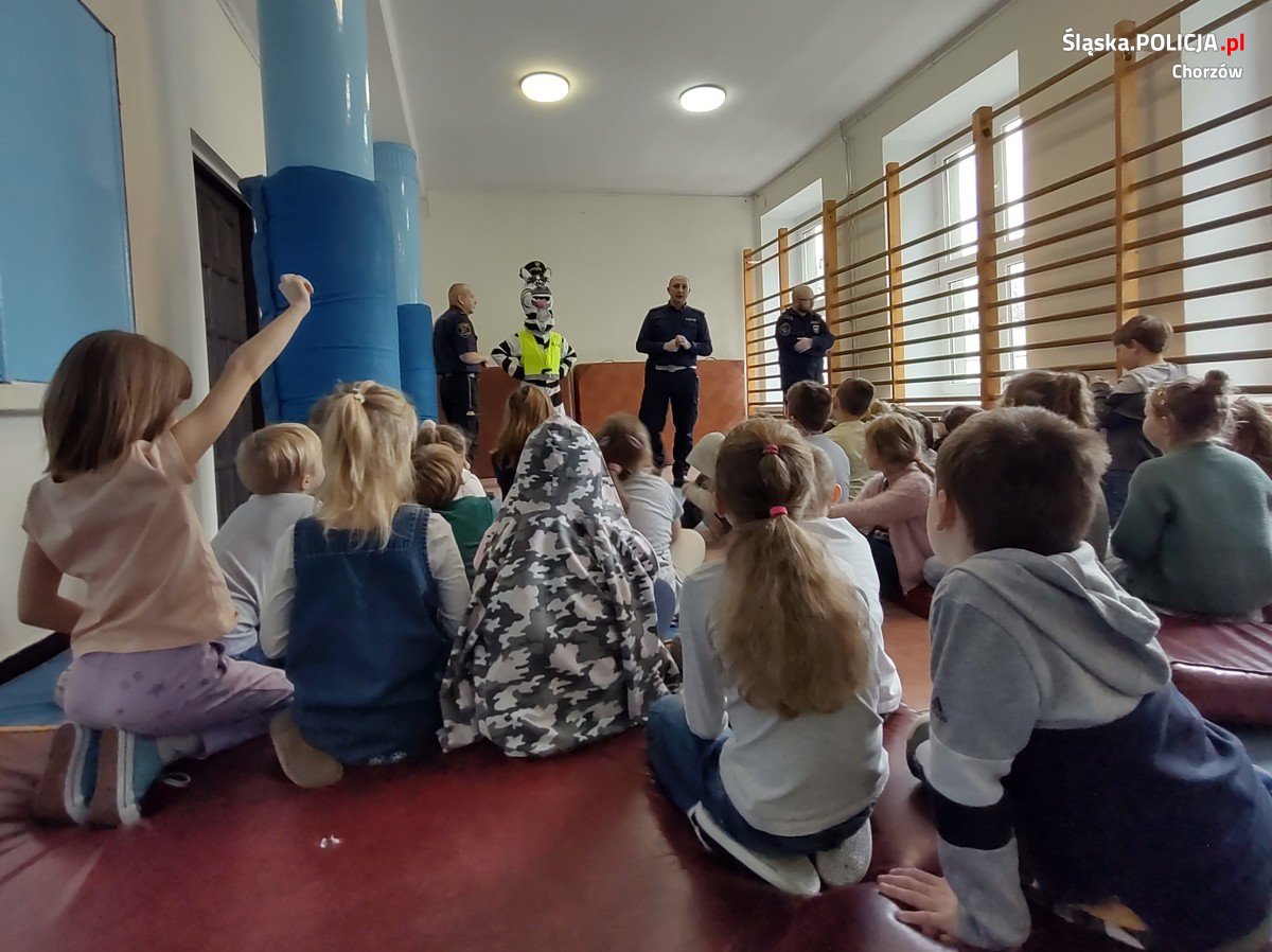 Prelekcja policjantów i strażników miejskich dla najmłodszych