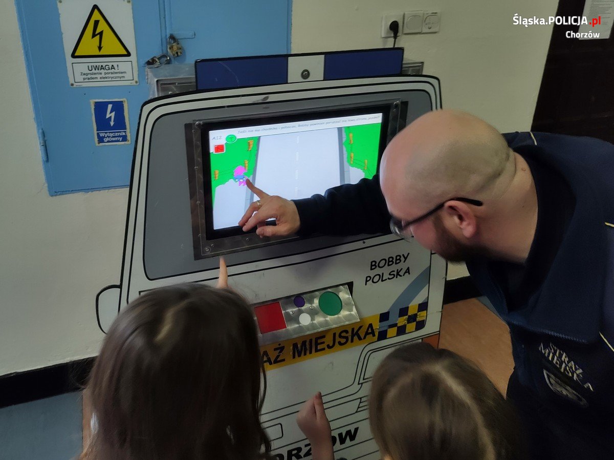 Prelekcja policjantów i strażników miejskich dla najmłodszych