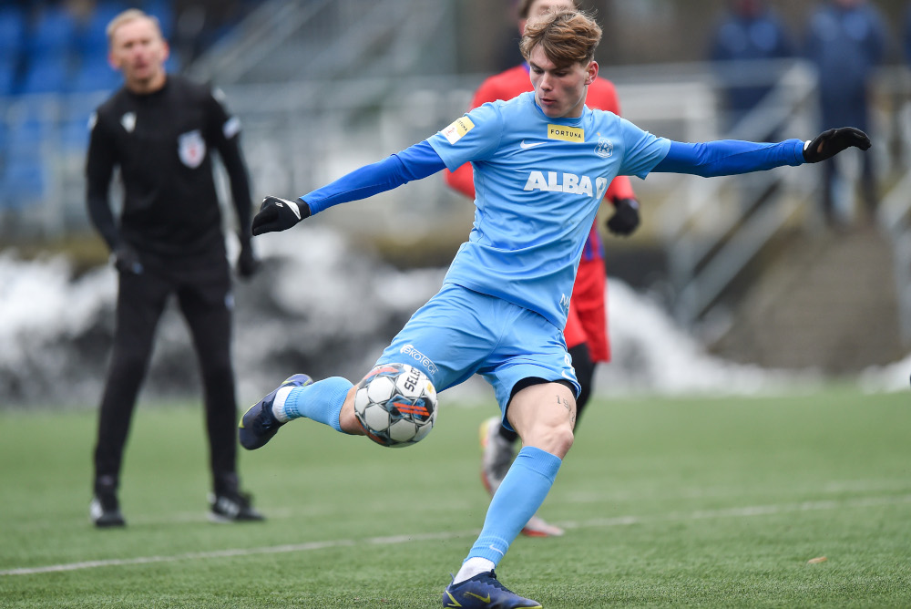 Wzmocnienie składu Ruchu Chorzów. 18-letni napastnik z nowym kontraktem