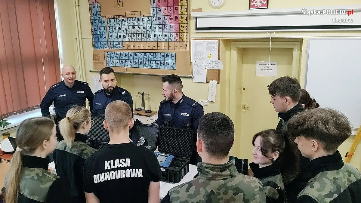 Policję tworzą ludzie, twórzmy ją razem! Promowali wstąpienie w policyjne szeregi