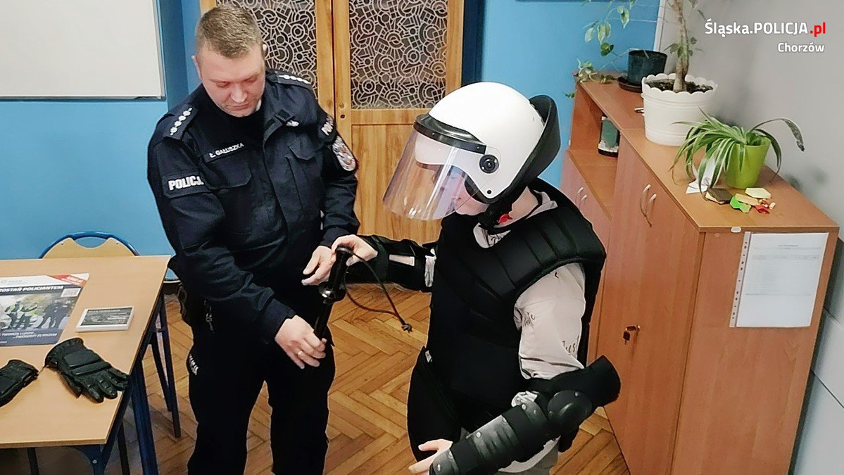 Policję tworzą ludzie, twórzmy ją razem! Promowali wstąpienie w policyjne szeregi