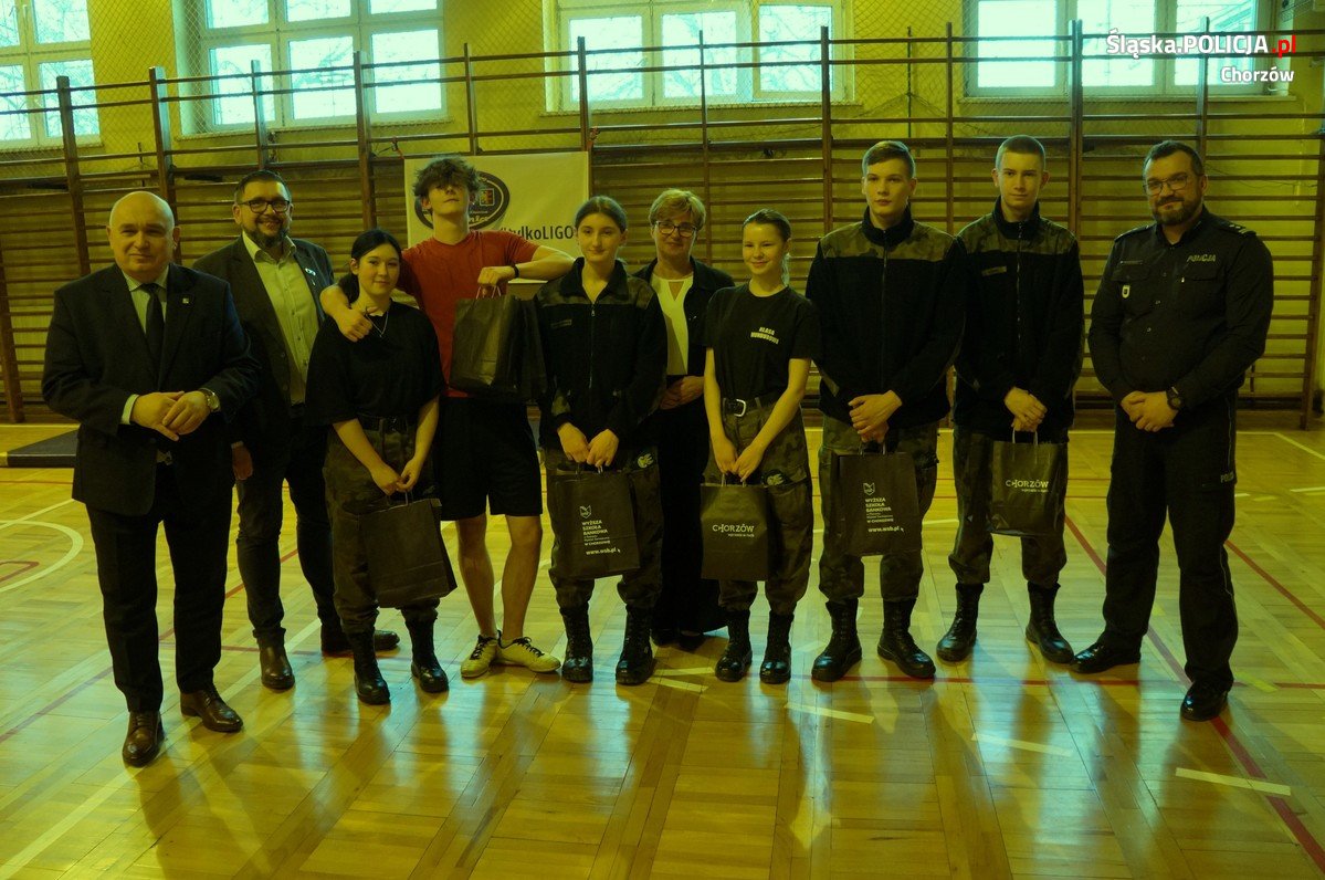 Policję tworzą ludzie, twórzmy ją razem! Promowali wstąpienie w policyjne szeregi