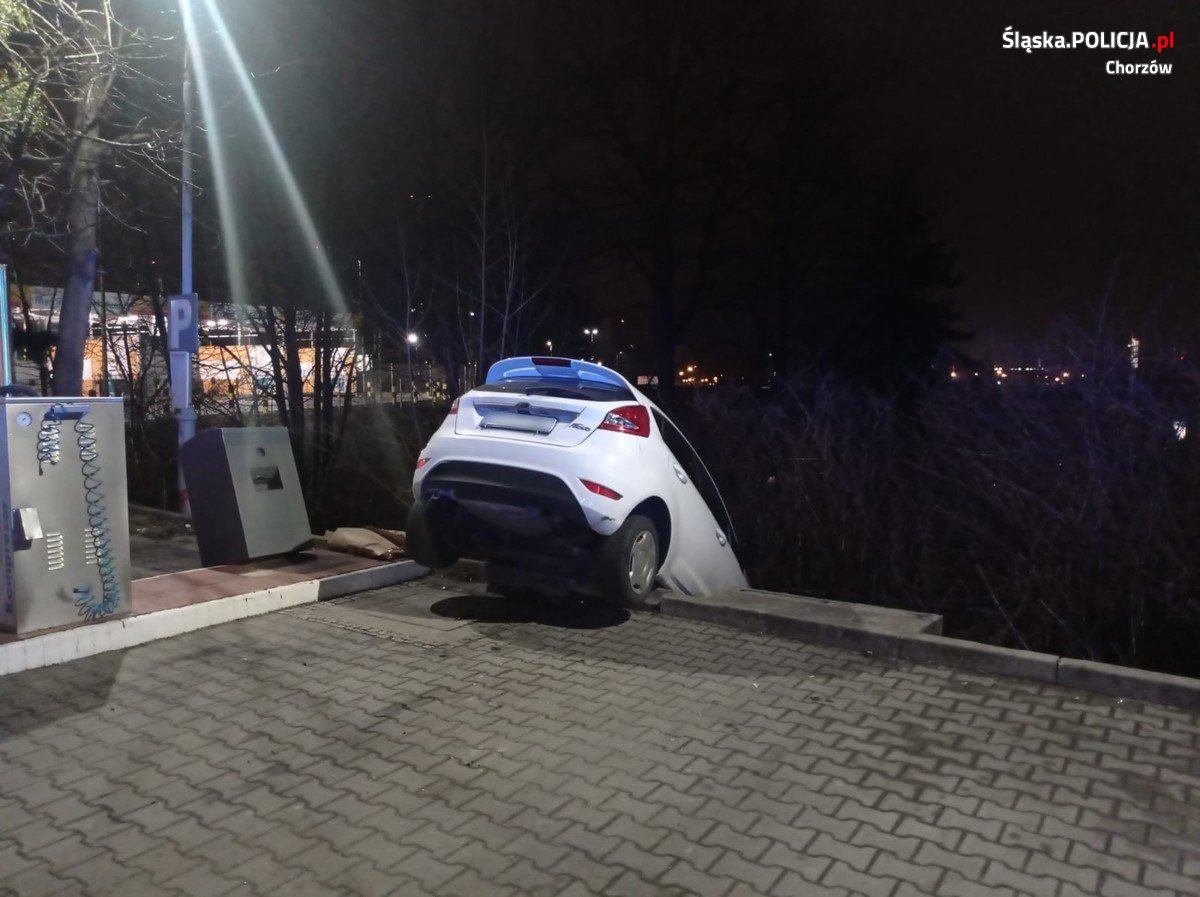 Trzech przestępców drogowych zatrzymanych jednej nocy przez chorzowski patrol drogówki