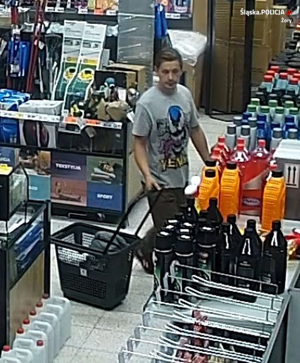 Policjanci publikują wizerunek podejrzanego o dokonanie kradzieży. Rozpoznajesz go?