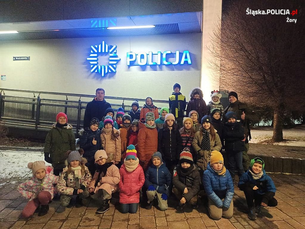 "Dzielne Wilczki" tropem ratownika