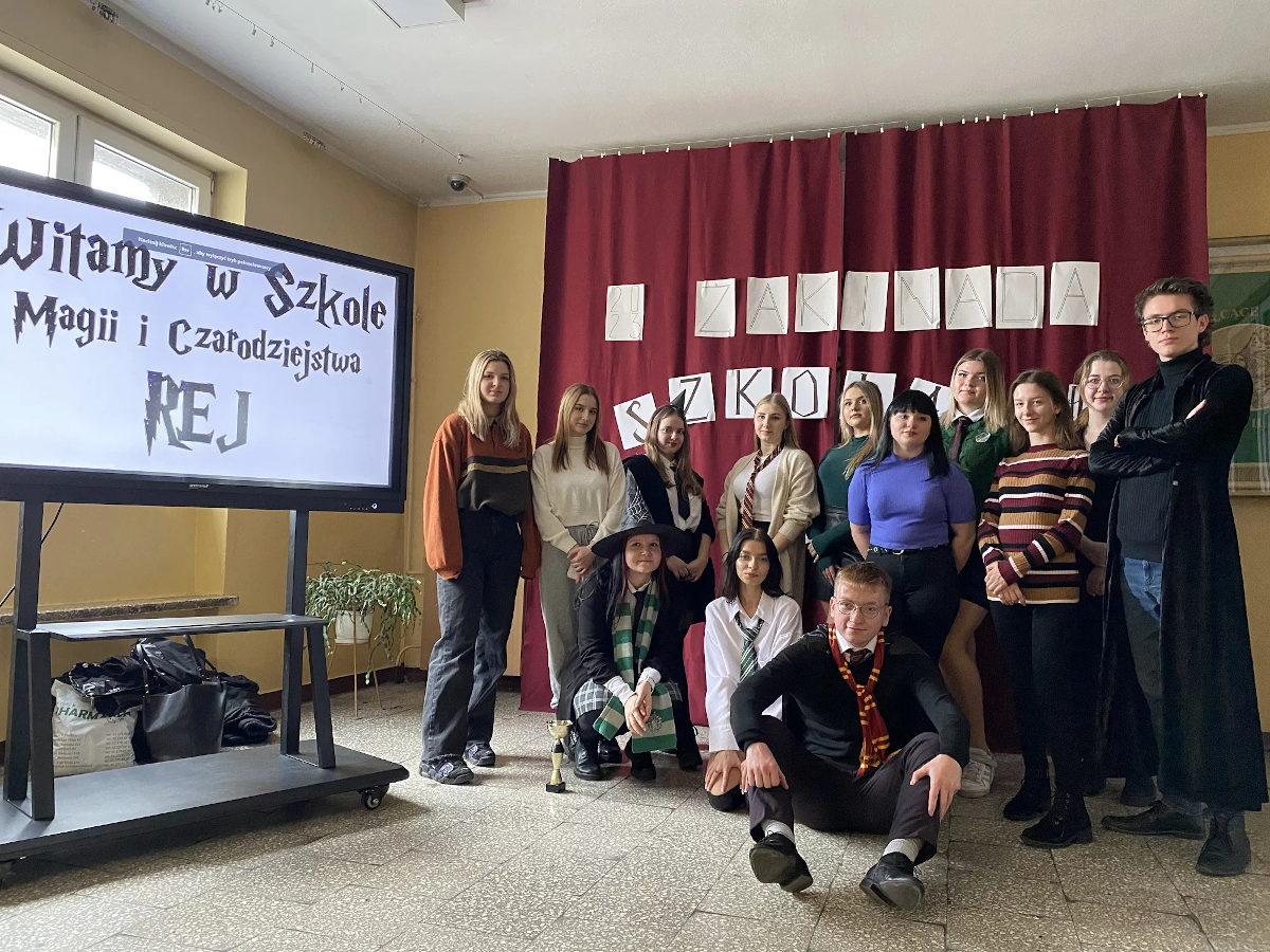 Żakinada w Reju. Liceum zmieniło się w Szkołę Magii i Czarodziejstwa