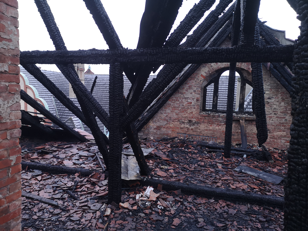 Trwa zbiórka dla poszkodowanych w pożarze. Spłonął dach kamienicy w centrum Zabrza