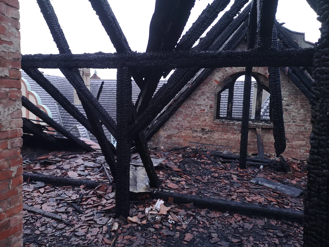 Trwa zbiórka dla poszkodowanych w pożarze. Spłonął dach kamienicy w centrum Zabrza