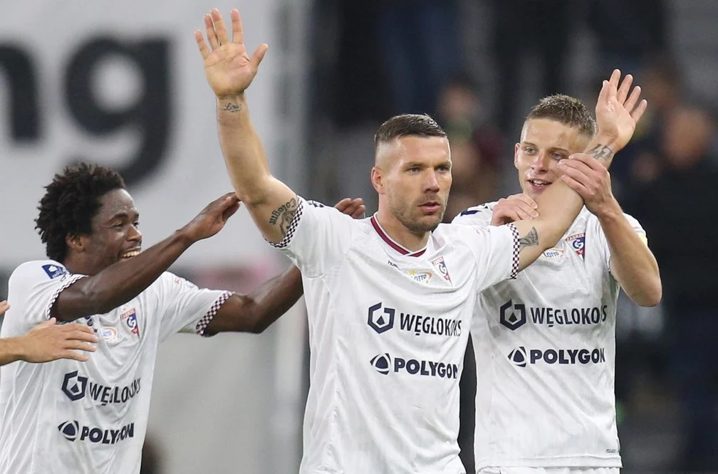 Lukas Podolski z wyjątkowym wyróżnieniem. Niemcy docenili bramkę w meczu z Pogonią
