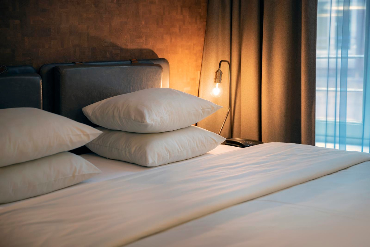 Projektowanie wnętrz Zabrze: jak zaaranżować pokój hotelowy