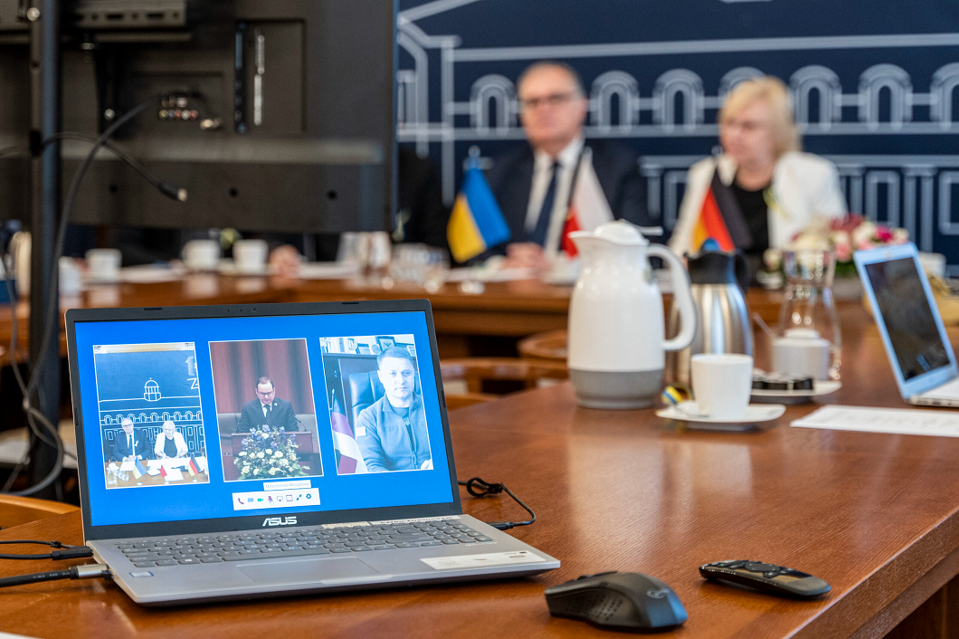 Wideokonferencja z przedstawicielami miast partnerskich na temat pomocy Ukrainie