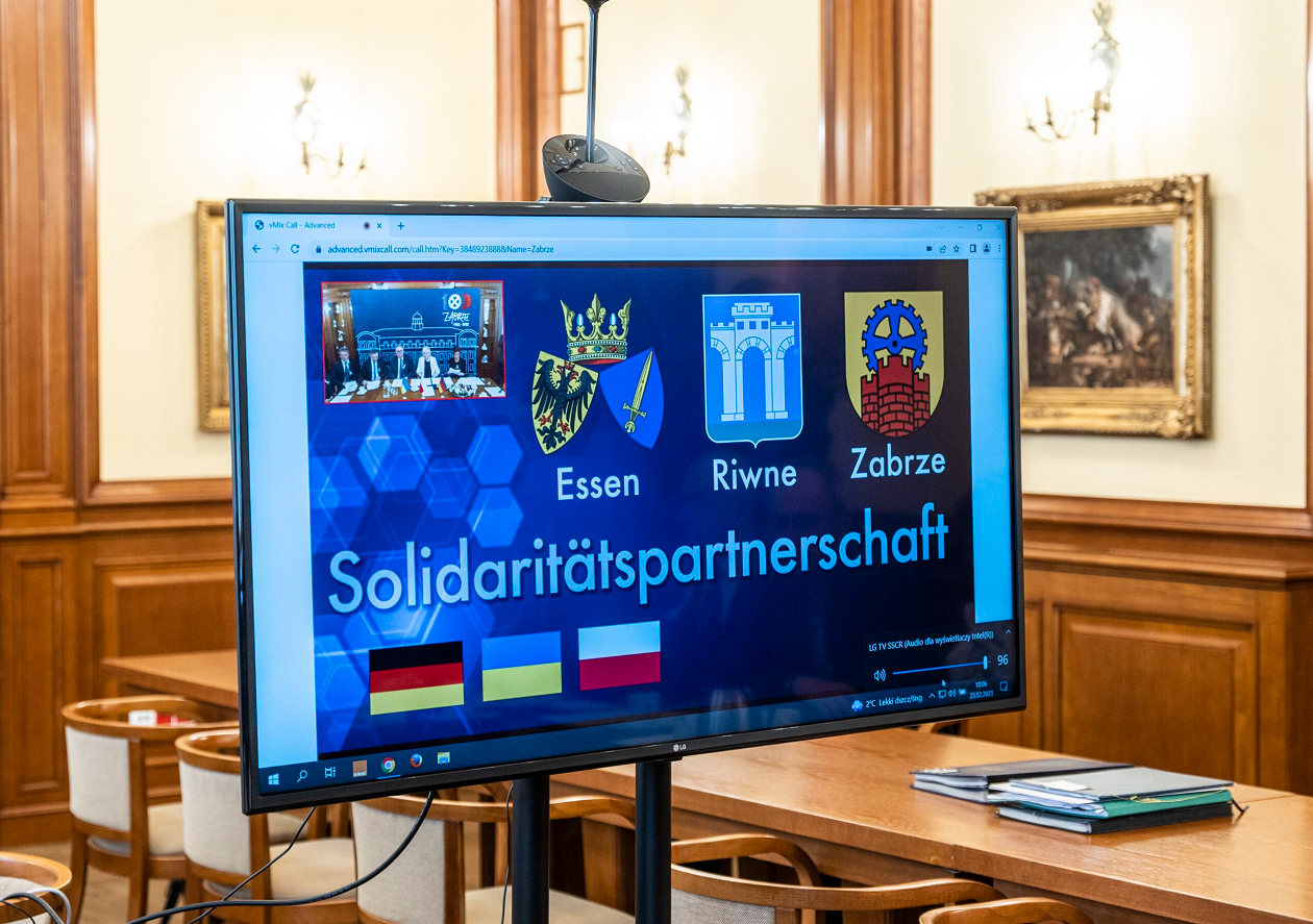 Wideokonferencja z przedstawicielami miast partnerskich na temat pomocy Ukrainie