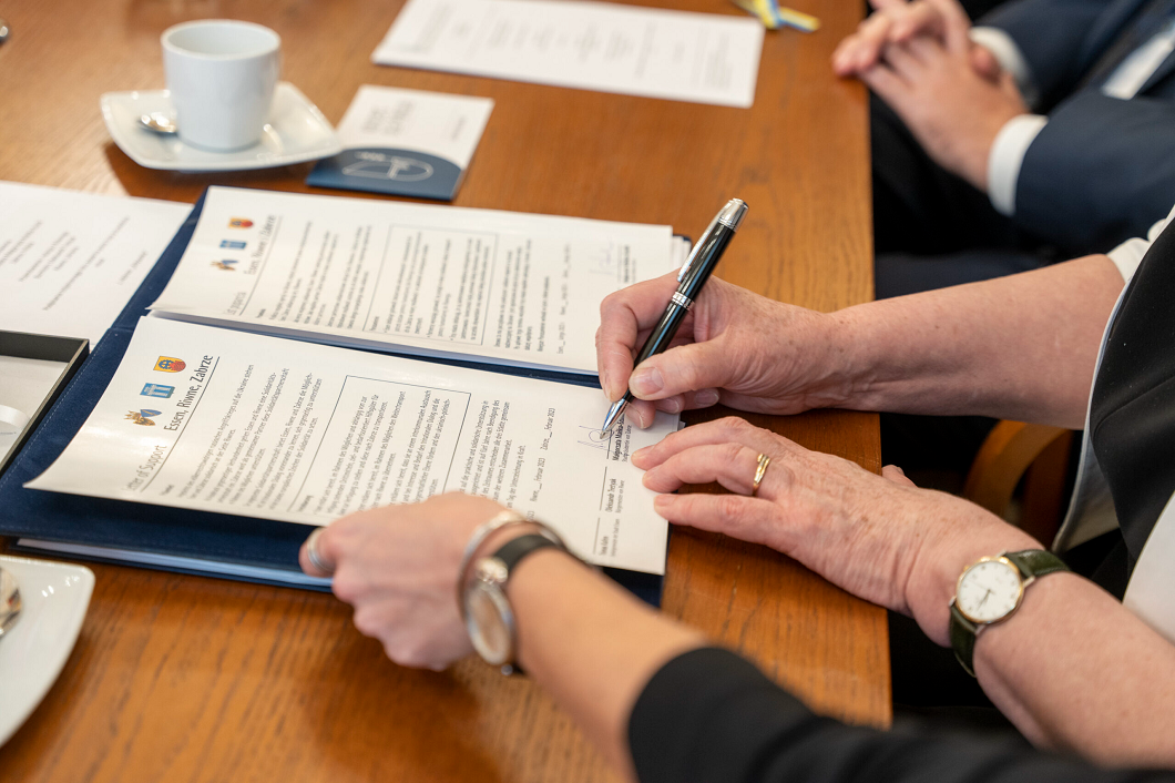 Wideokonferencja z przedstawicielami miast partnerskich na temat pomocy Ukrainie