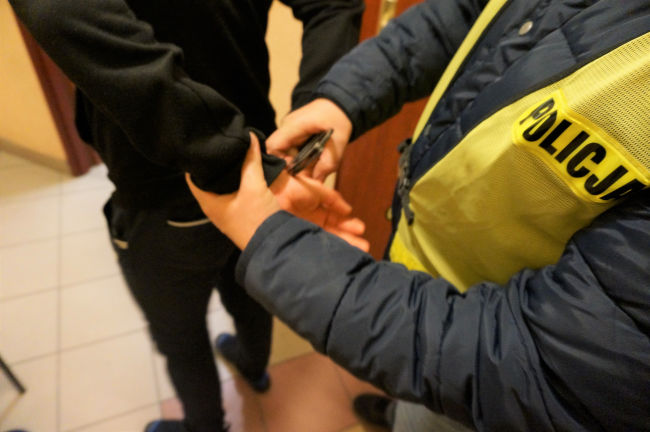 Ruda Śląska: Ukradli odzież sportową wartą ponad 2000 złotych. Grozi im do 5 lat odsiadki
