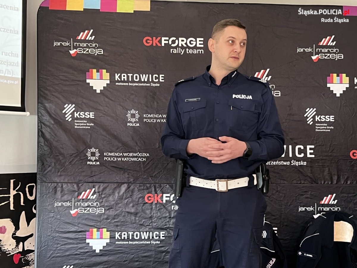 Policjanci z drogówki i kierowca rajdowy gościli w rudzkim "Morcinku" / fot. KMP Ruda Śląska 4