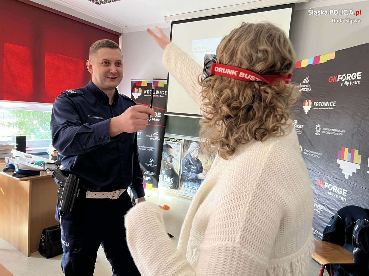 Policjanci z drogówki i kierowca rajdowy gościli w rudzkim "Morcinku" / fot. KMP Ruda Śląska 7