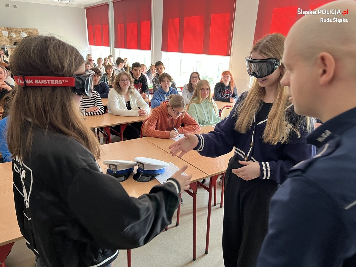 Policjanci z drogówki i kierowca rajdowy gościli w rudzkim "Morcinku" / fot. KMP Ruda Śląska 9