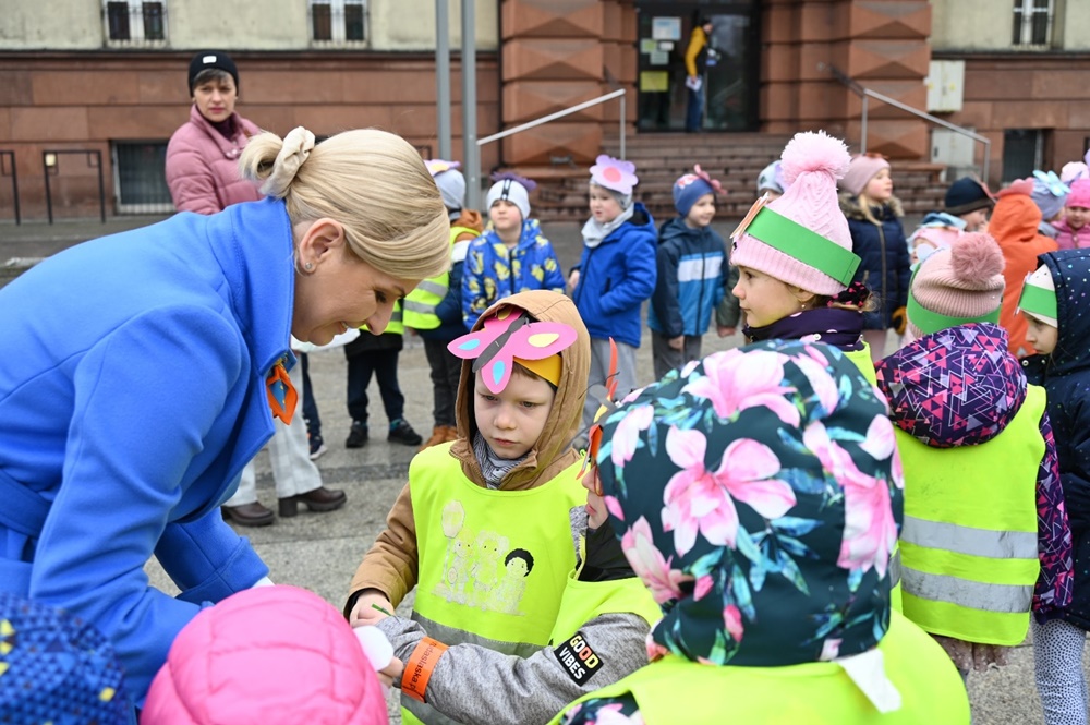 Przedszkolaki przywitały wiosnę na rynku w Nowym Bytomiu