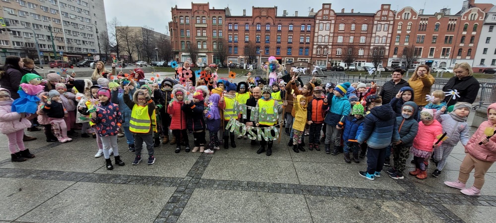 Przedszkolaki przywitały wiosnę na rynku w Nowym Bytomiu