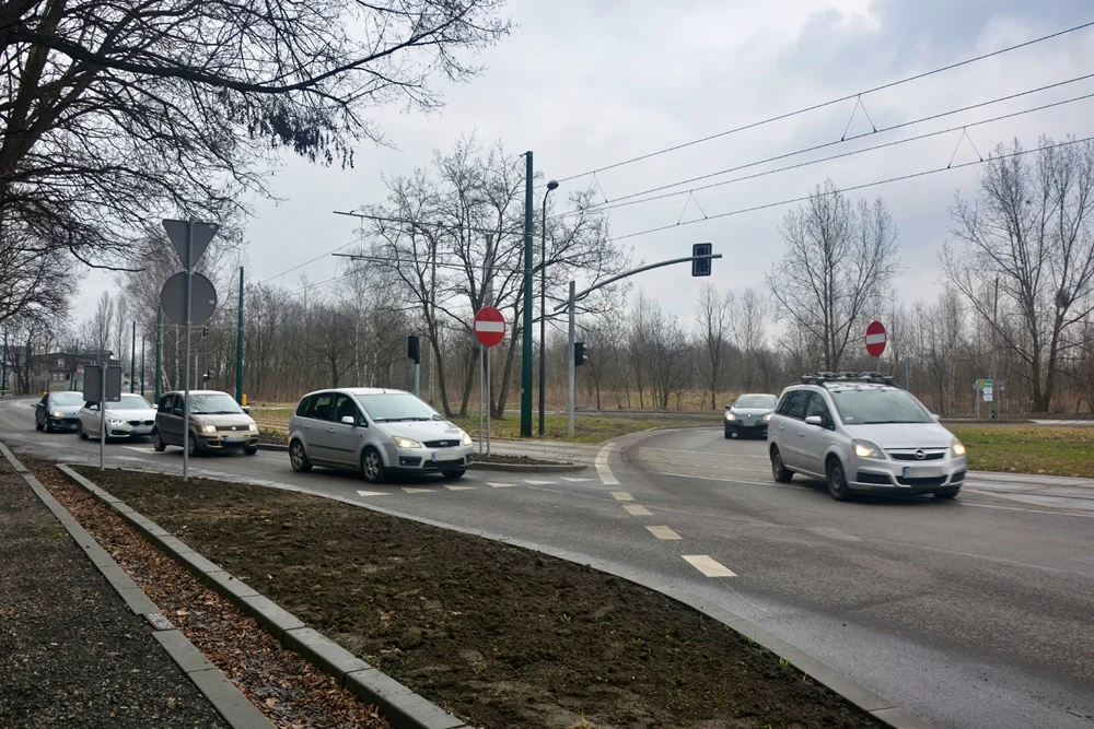 Zmiana organizacji ruchu w rejonie skrzyżowania ulic Asfaltowej i Droga do Lipin