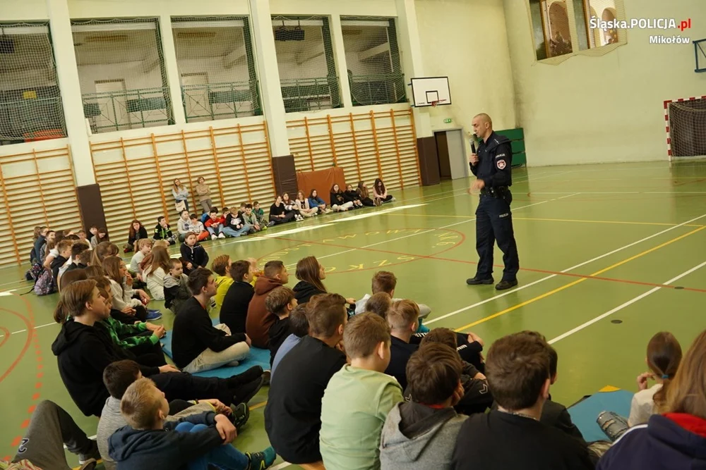 Stop przemocy rówieśniczej. Spotkania profilaktyków z uczniami w Łaziskach Górnych