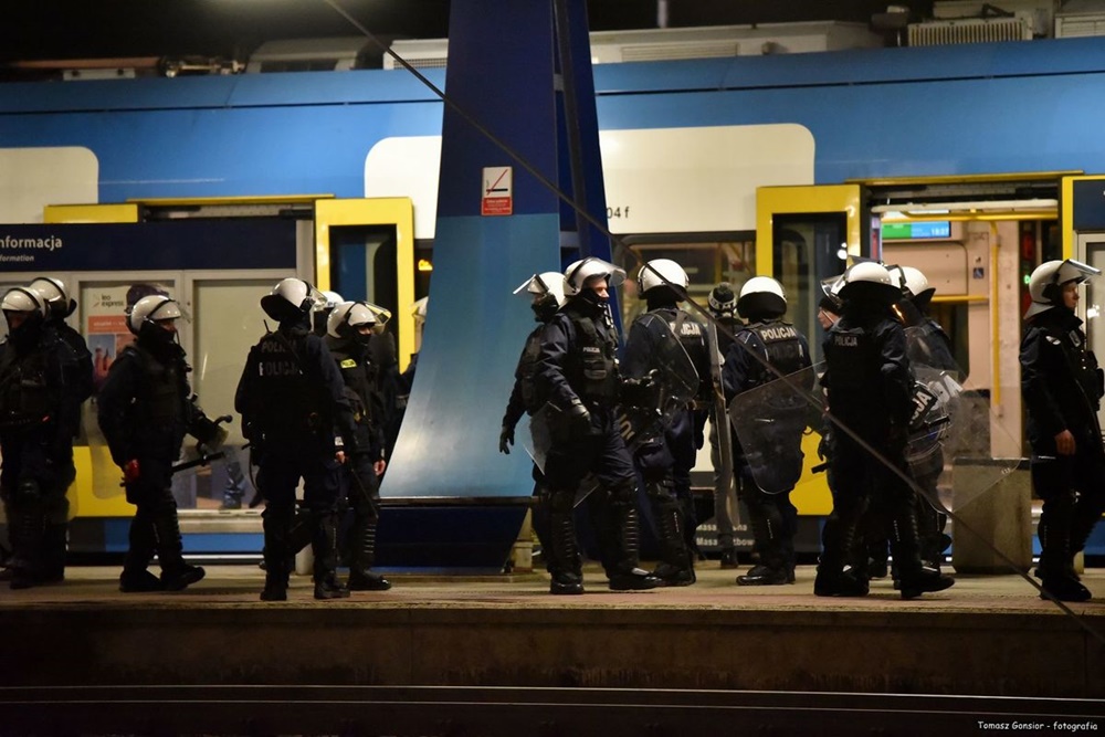 Bezpieczeństwo podczas gry z Sosnowcem. Policyjne zabezpieczenie meczu w Tychach