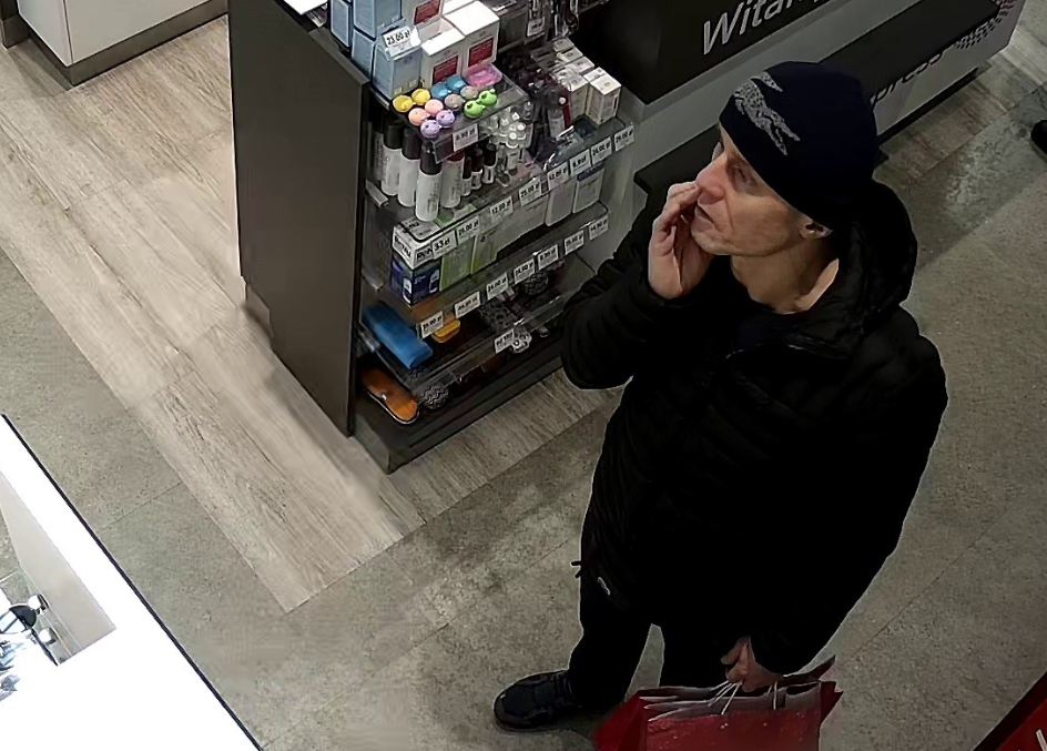 Wiesz coś o kradzieży lub rozpoznajesz mężczyznę ze zdjęcia? Powiadom tyską Policję!