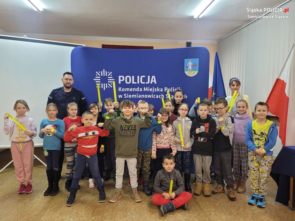 Drugoklasiści odwiedzili siemianowickich policjantów