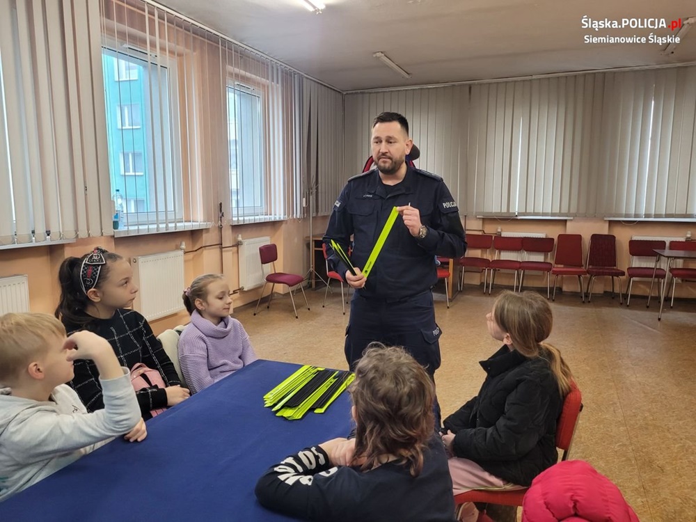 Drugoklasiści odwiedzili siemianowickich policjantów