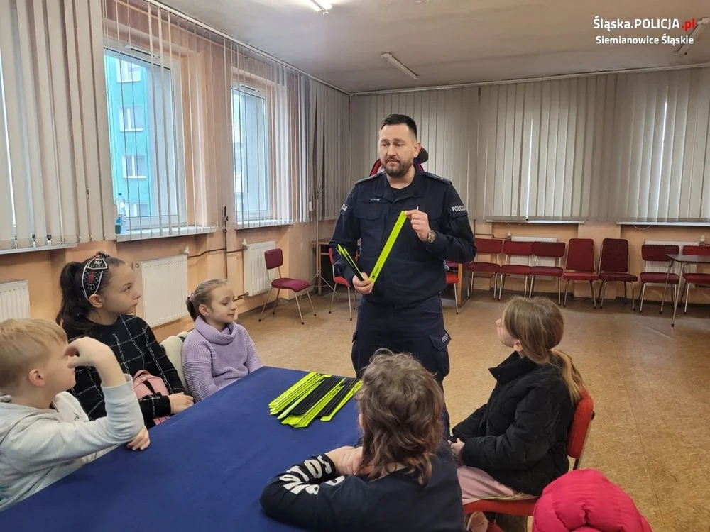Drugoklasiści odwiedzili siemianowickich policjantów
