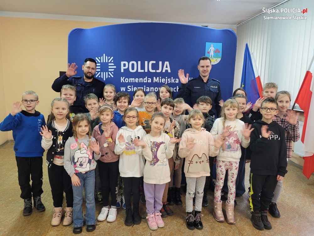Uczniowie SP nr 11 odwiedzili komendę w Siemianowicach Śląskich
