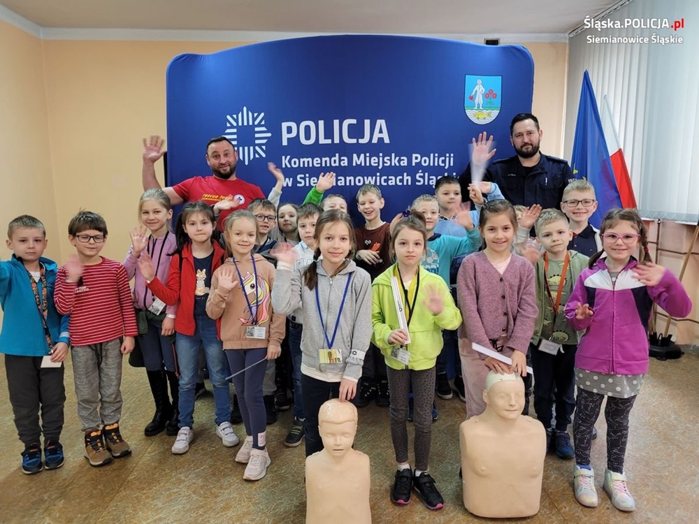 Siemianowiccy uczniowie odwiedzili miejską komendę