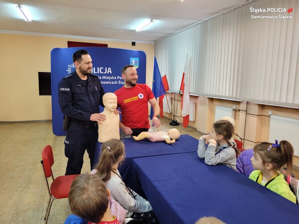 Siemianowiccy uczniowie odwiedzili miejską komendę