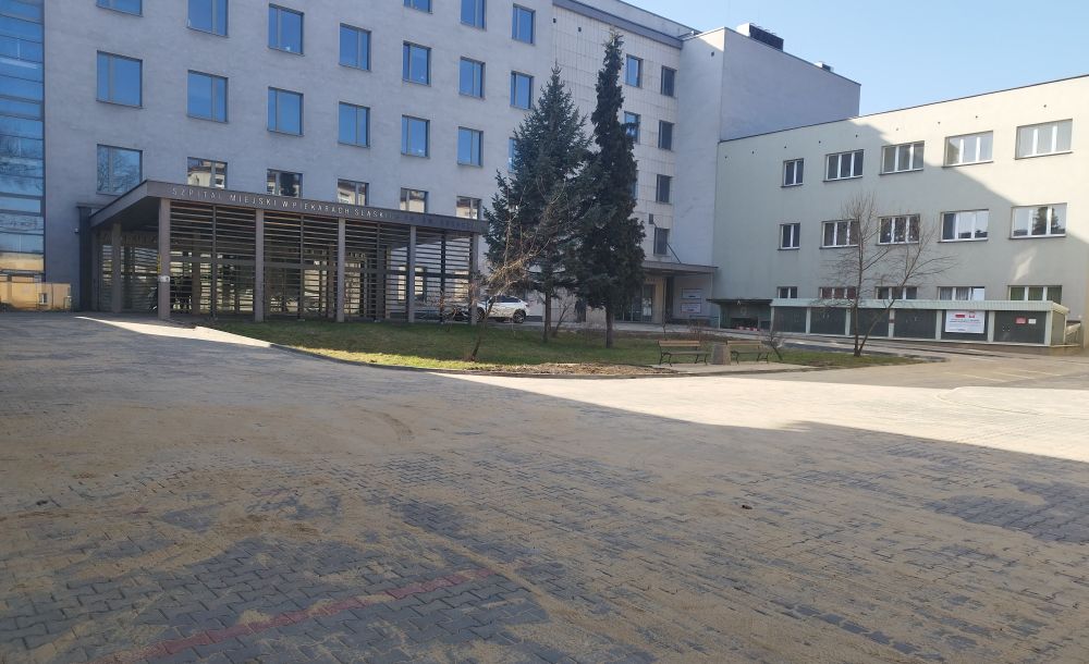 Piekary Śląskie: Powstał nowy podjazd i parking przy szpitalu miejskim