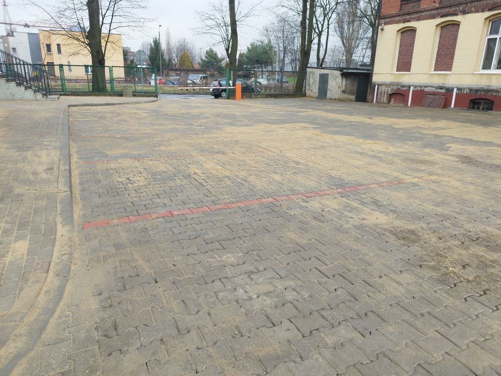 Piekary Śląskie: Powstał nowy podjazd i parking przy szpitalu miejskim