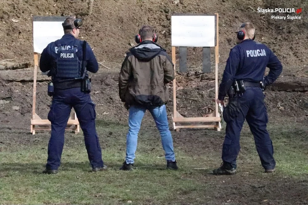 Piekarscy policjanci doskonalą swoje umiejętności na strzelnicy