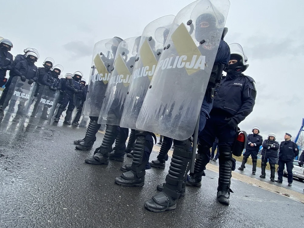 Policjanci z Piekar Śląskich ćwiczyli na stadionie w Chorzowie