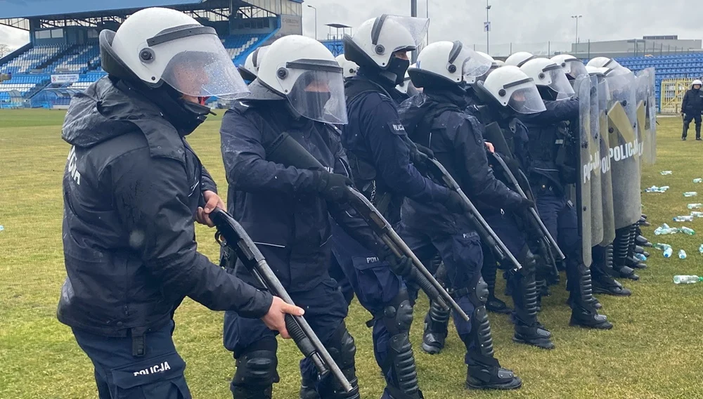 Policjanci z Piekar Śląskich ćwiczyli na stadionie w Chorzowie
