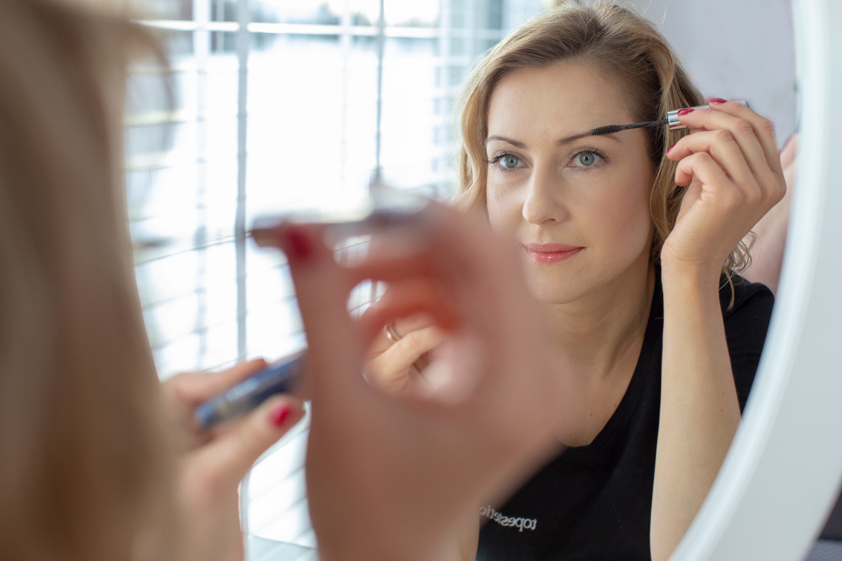 Pielęgnacja brwi - czy może poprawić ich kondycję? Oczywiście!